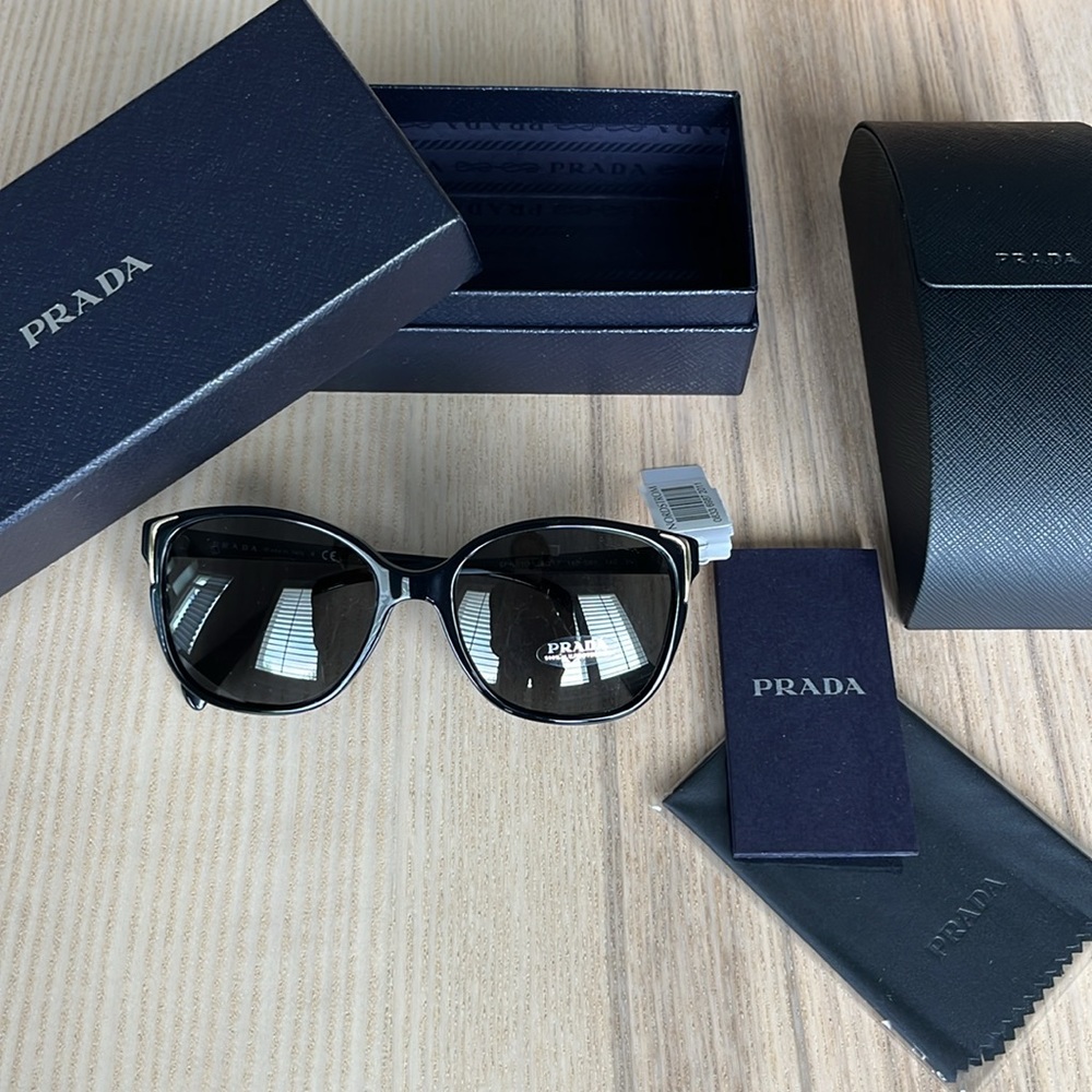Women’s Prada Sunglasses NWT